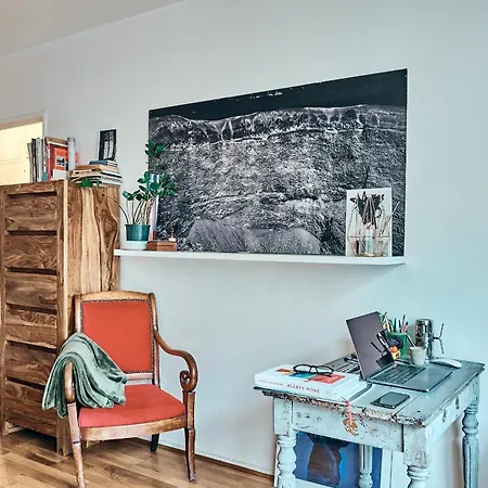 Apartment Cozy Small Artist Studio *