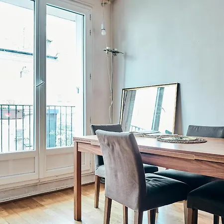 Cozy Small Artist Studio *