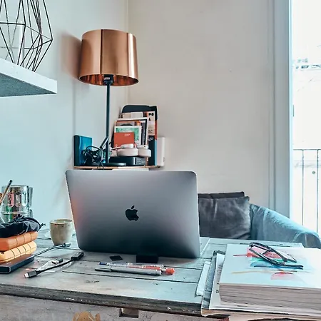 Appartement Cozy Small Artist Studio Parijs